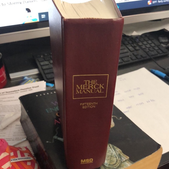 THE MERCK MANUAL Of Diagnosis And Therapy 15th Fifteenth Edition Hardcover Book - Picture 3 of 12